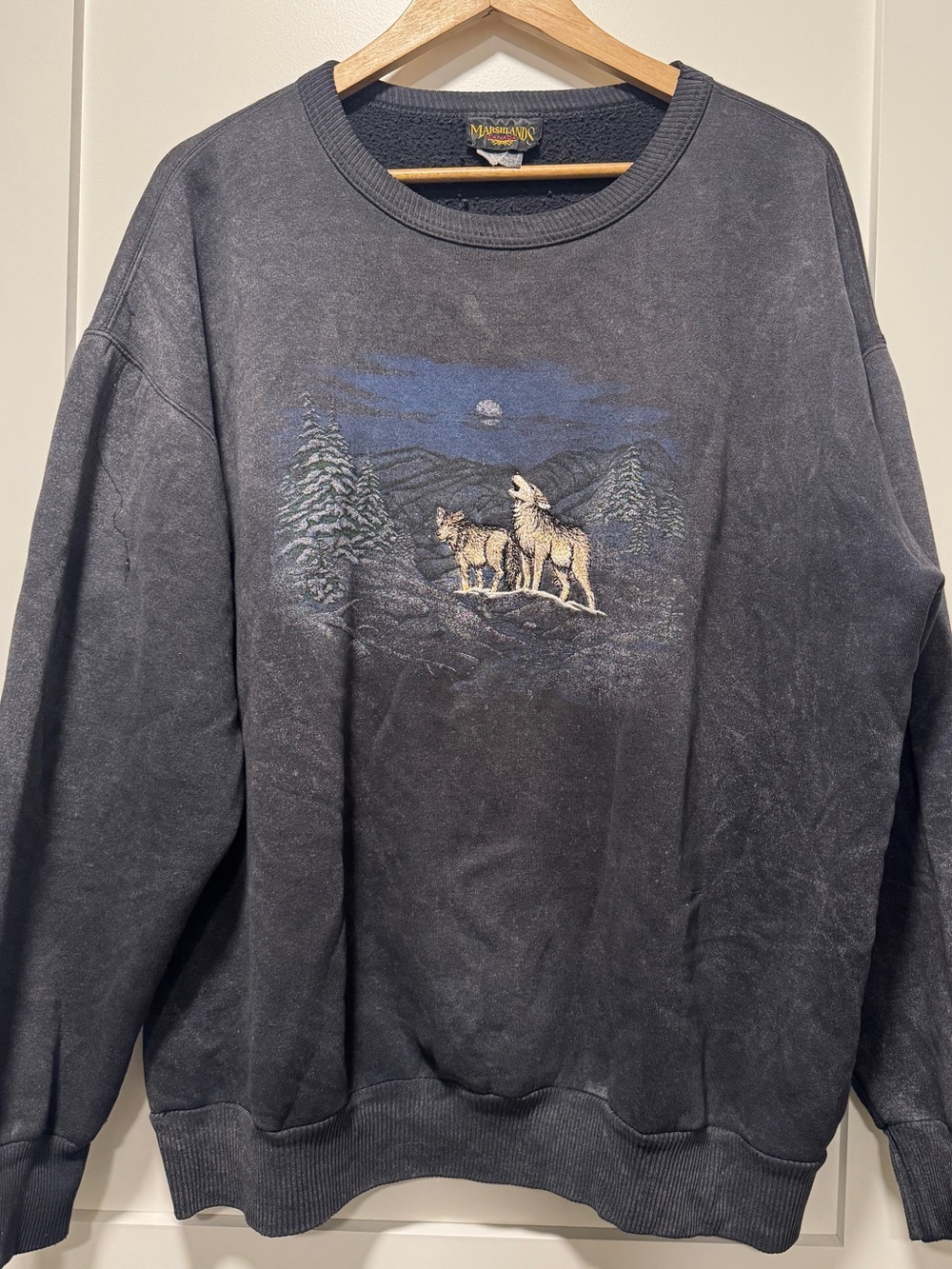 Vintage Marshlands Canada Gray Embroidered Wolf Graphic Crewneck Sweatshirt